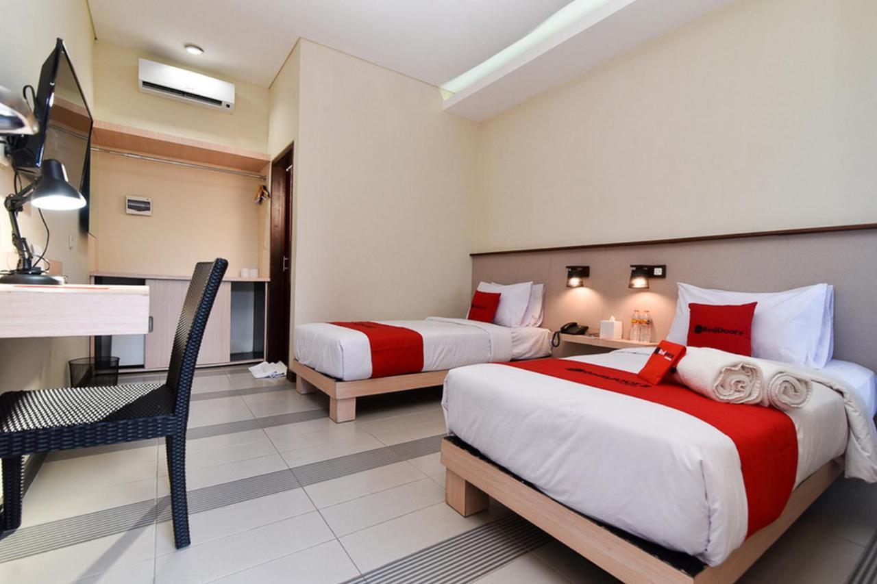Reddoorz Near Legian Street Hotel Exterior foto